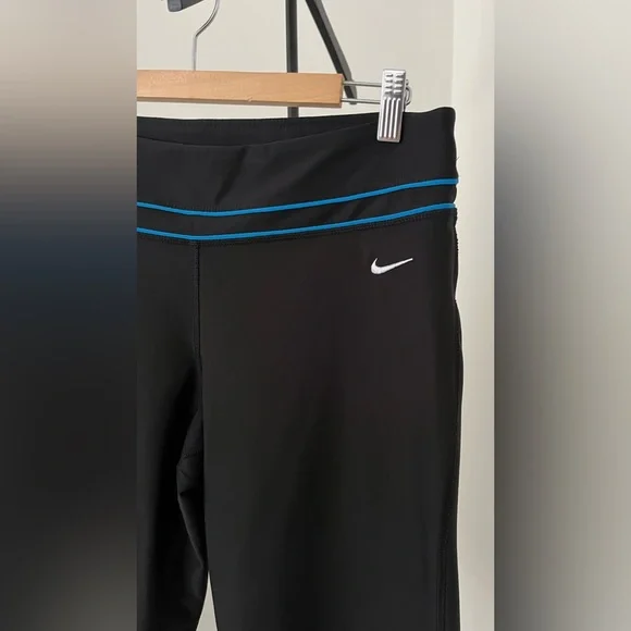 ⭐️ Like New! Nike Women's Dri-Fit Black Training Cropped Pants (Sz M) ⭐️ - Picture 3 of 12